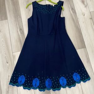 Striking dress in navy with embroidered detail